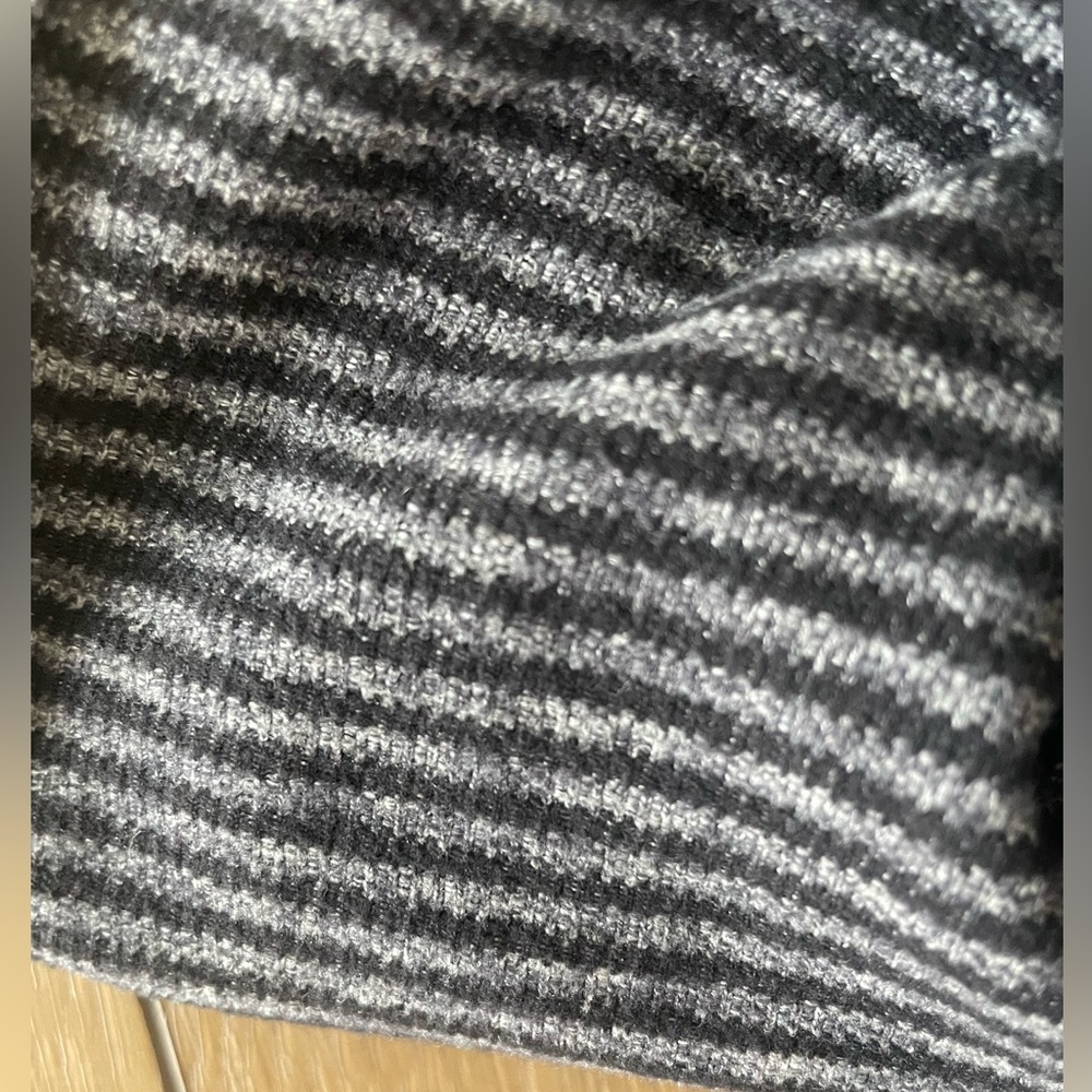 Grey Lululemon Vinyasa Scarf. Reversible. - Picture 8 of 9